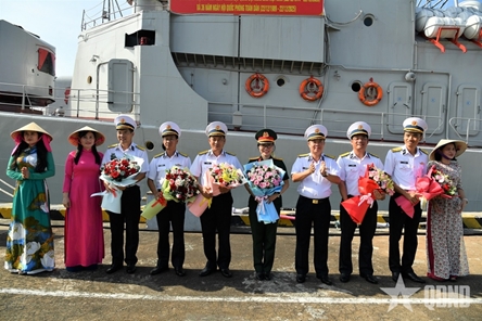 Vietnamese naval ship successfully completes mission at AUMX-2